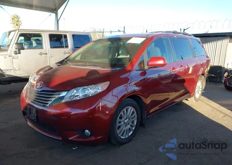 2017 Toyota Sienna Xle 8 Passenger z USA, uszkodzony, nr VIN 5TDYZ3DC9HS895124
